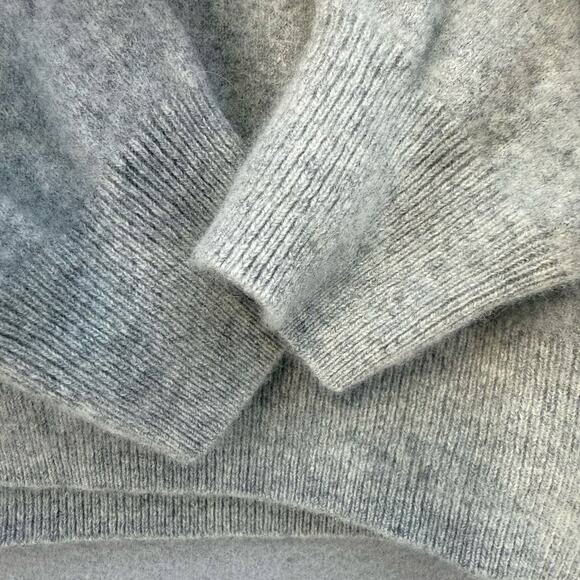 J. Crew Sweater Women's M Light Grey 100% Cashmere CNO3 Winter Preppy EUC - Picture 3 of 7